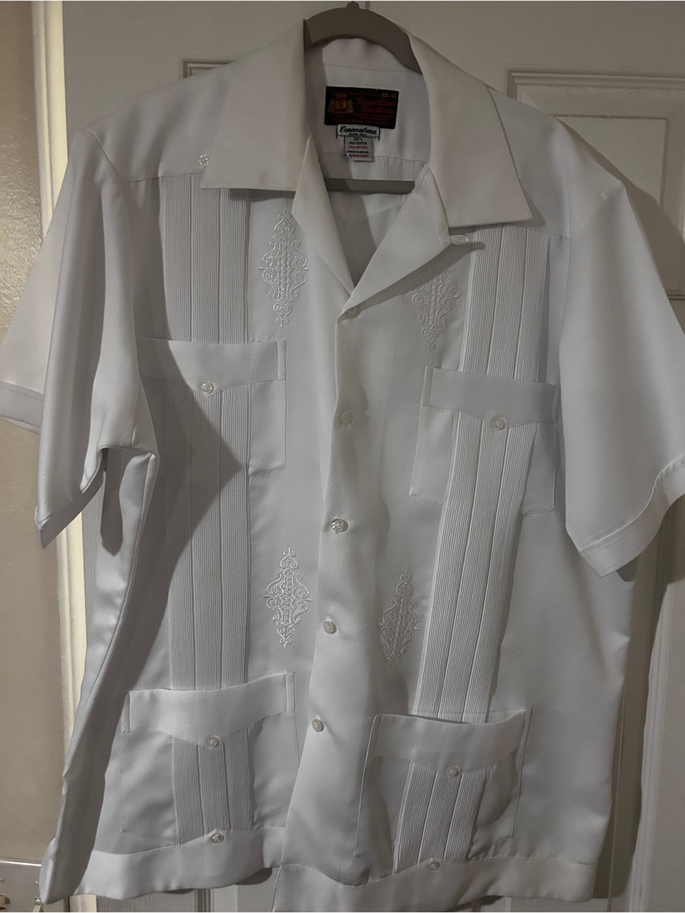Classic White Men's Guayabera Shirt - Traditional Embroidered Style